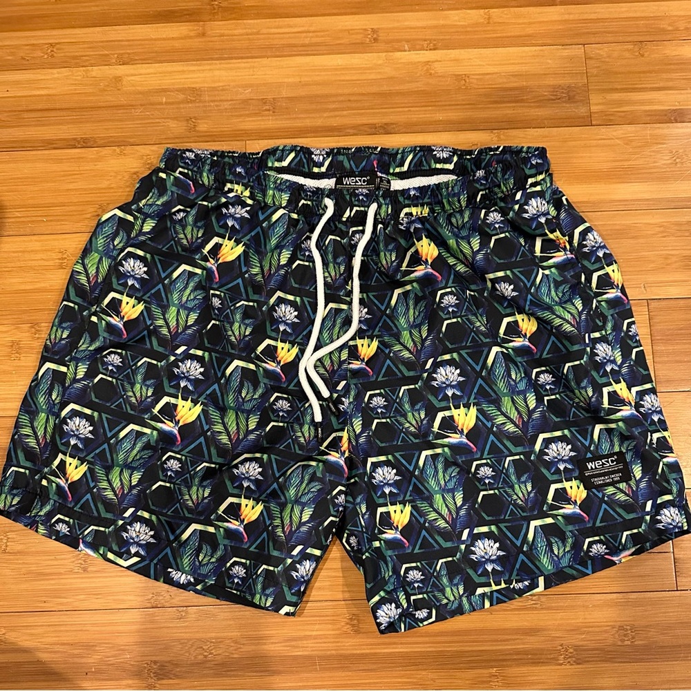 WeSC Unisex Swim Trunks XL XXL Tropical Birds Floral Festival Streetwear Shorts